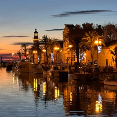 Aigues-Mortes en camargue dans le Gard 30 la nuit